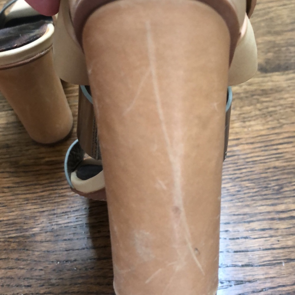 Sam Edelman 71/2 Silver and Light Tan Lthr Heels - Picture 5 of 13